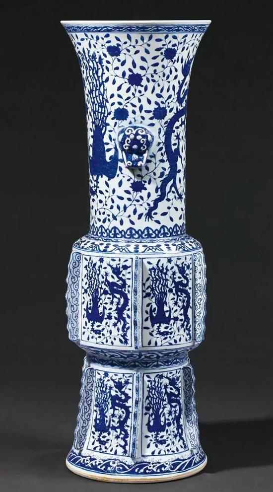 Lot 883 明万历 青花龙凤穿花纹大出戟尊 　　91.2cm。 High