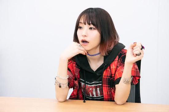 Q:在听说这次精选专辑的时候,很多粉丝可能会担忧“难道LiSA要隐退了吗”。