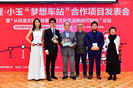 (图中从左到右分别是:陈龑女士、徐瀚(Hans)先生、小岛光信先生、毛丹青先生、李渊博先生、山木庆子女士)