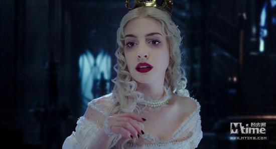 《爱丽丝梦游仙境2》首曝中文预告 大反派 时