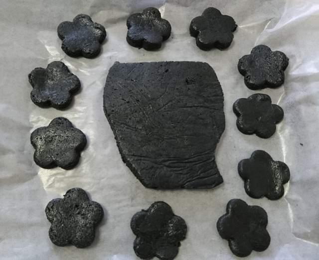 真·黑暗料理 《柯南》黑影人饼干崩坏成新精神污染