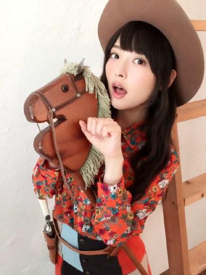 穿上居家服的政委像人妻 上坂堇新年月历曝光
