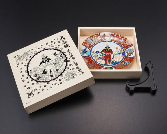 精美绝伦!日本传统工艺九谷烧推出一套《高达》夏亚陶器