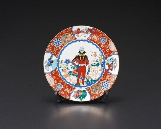 精美绝伦!日本传统工艺九谷烧推出一套《高达》夏亚陶器