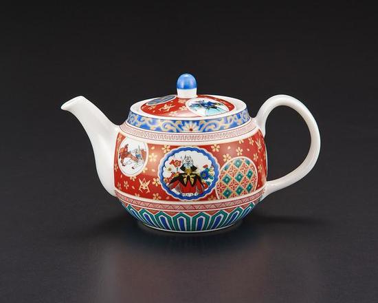 精美绝伦!日本传统工艺九谷烧推出一套《高达》夏亚陶器