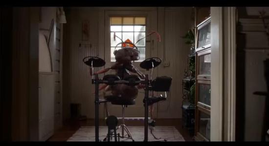 男女搭配干活不累 《蚁人2》新预告公开