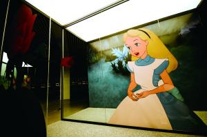 图为迪士尼经典动画形象爱丽丝。