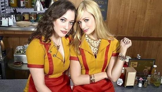 图右 贝丝·比厄(Beth Behrs)
《破产姐妹》女主角之一卡洛琳(Caroline)的饰演者
