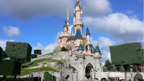 上海迪士尼门票瞬间售罄 细数各国的迪士尼乐园