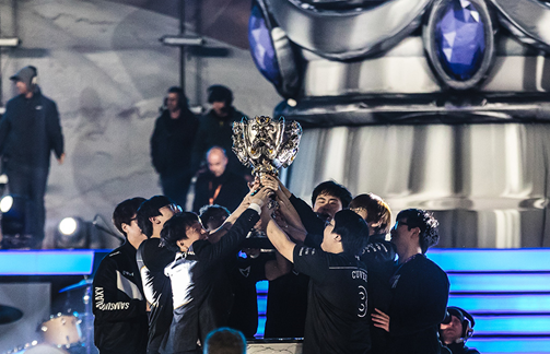 漫画版电竞战队来袭!腾讯动漫联手超竞壹动漫