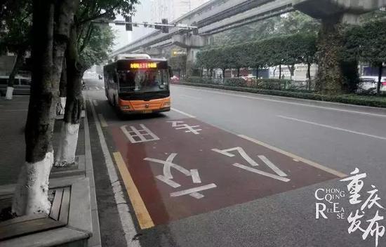 重庆主城公交优先道 唐浩 摄