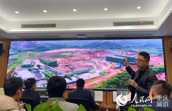 北碚区大气网格化监控预警指挥中心。谭钰欣 摄