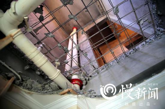 闫先生书房和28楼卫生间完全贯通了