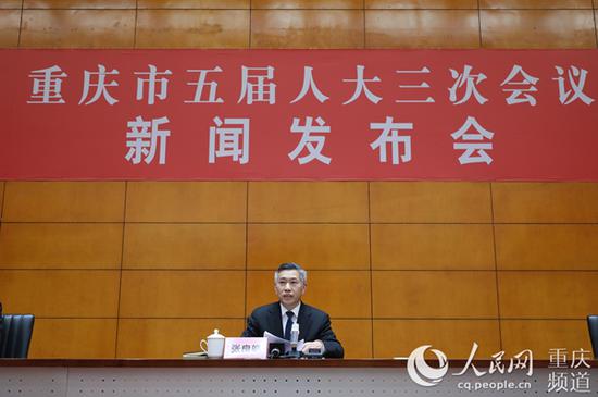 重庆市五届人大三次会议新闻发布会现场。刘敏 摄