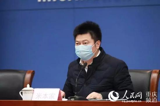 米本家介绍有关情况。李裕锟摄