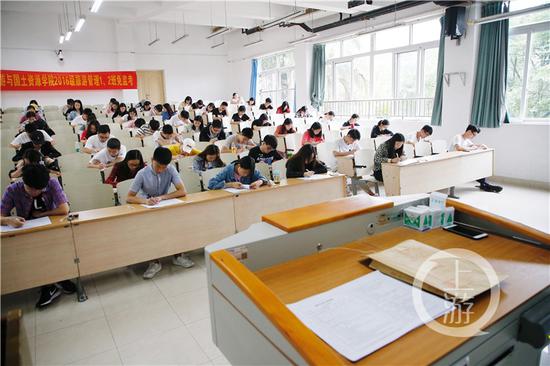 重庆这所大学的考室无监考老师 18年来无一人