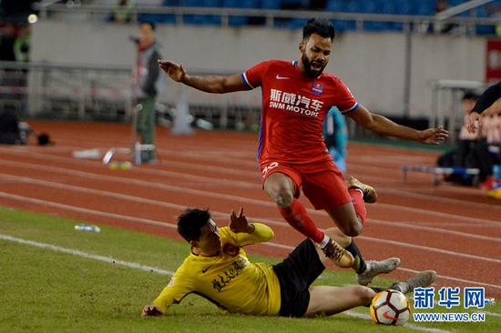 重庆斯威2:0力克广州恒大淘宝 赢得宝贵3分