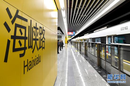 图为轨道环线海峡路站站台。新华网李相博摄