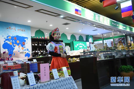 图为重庆保税体验旅游景区俄罗斯商品馆。新华网 陶玉莲 摄