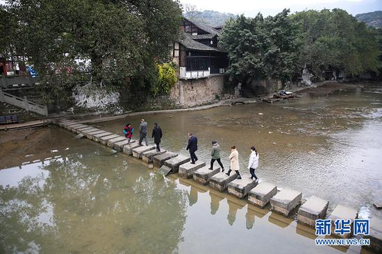 这是2月26日拍摄的重庆市北碚区金刀峡镇黑水滩河一段流域。新华网发（秦廷富 摄）