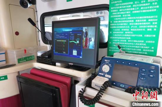 在5G+急救车上能实现多路高清实况视频的同步回传。 钟欣 摄