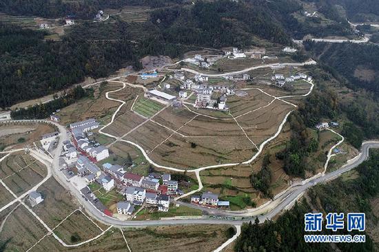 11月22日,初冬的茶山村。新华网 李相博 摄