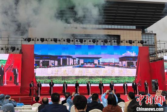 图为重庆智能工程职业学院暨华为(永川)联合技术创新中心12日在重庆永川区正式揭牌投用。 刘相琳 摄