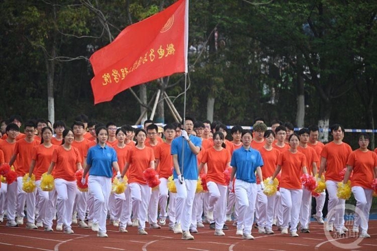 重庆这所高校运动会开幕式上“刮”起了国风