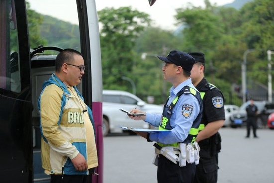三天无人认领按址寄回 重庆一景区派出所建立游客“身份证寄返机制”