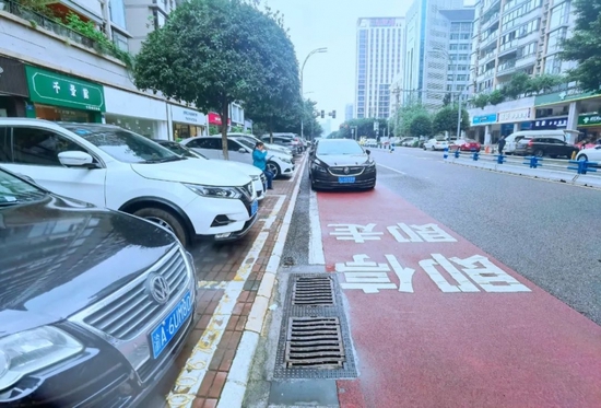 松石北路增设即停即走带改造后