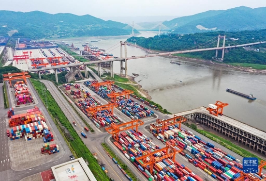 这是重庆果园港一带景象(2022年5月24日摄,无人机照片)。新华社记者王全超摄