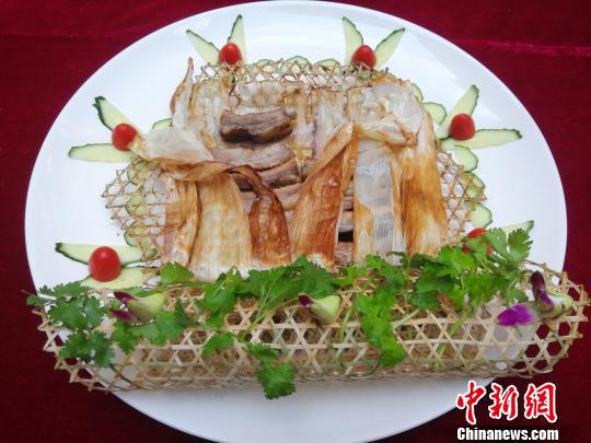 图为城口特色美食网笆全葱腊排。 陈茂霖 摄