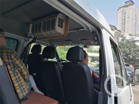 e1887632285b70d315e79766bd29e65f.jpg △驾驶员常某在车内加装了一个空调