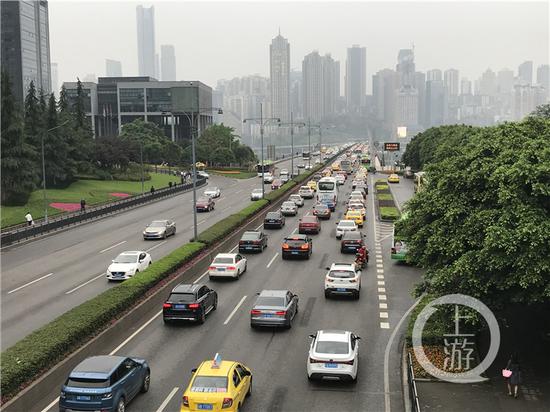 重庆主城三座大桥限号首日 直击周一早高峰
