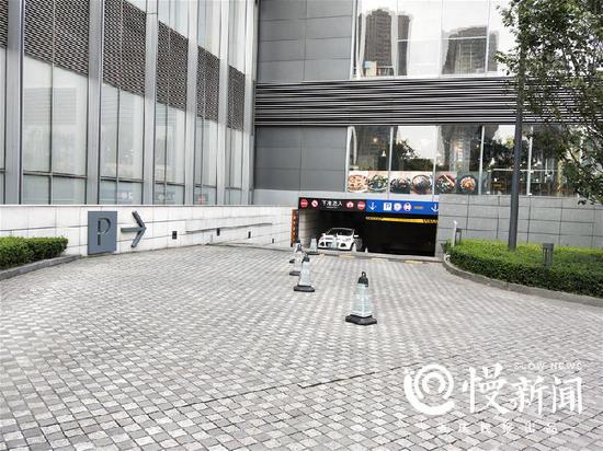 △国金中心停车库入口