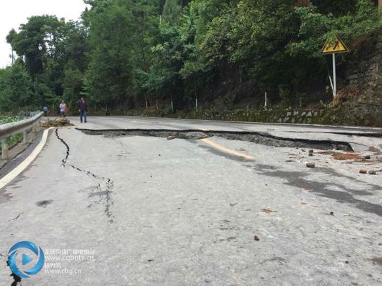廖政国得知“能留下的就只有3个团”他一言不发拼死拦下了一个整编师的去路！