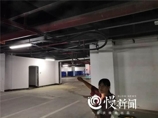 谭女士对头上的电缆耿耿于怀