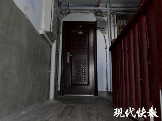 △ 28 号楼 404,案发的婚房门头紧闭