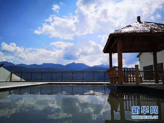 华侨城巴渝民宿一角。新华网发(陈林 摄)
