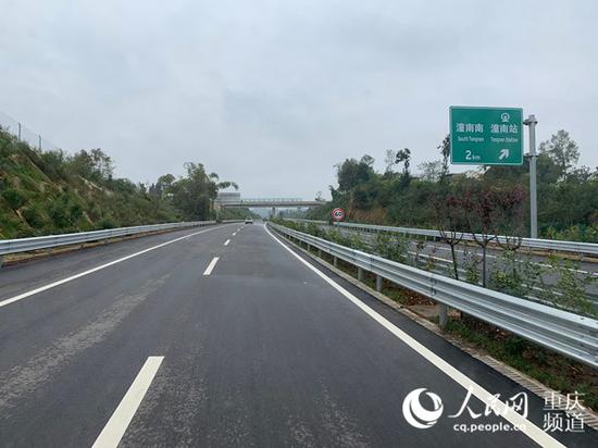 潼荣高速公路建设已进入收尾阶段。刘政宁 摄