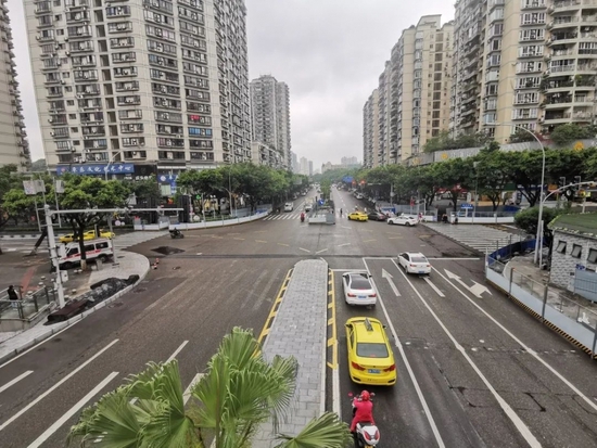 龙山路-松石北路交叉口渠化改造改造后
