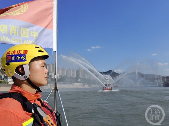“洞拐”就位！国内最大内河消防救援船加入重庆消防战斗编队