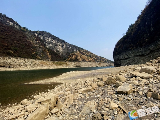 乌江栈道露出水面