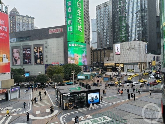重庆部分商圈恢复开放 不少商场开门迎客