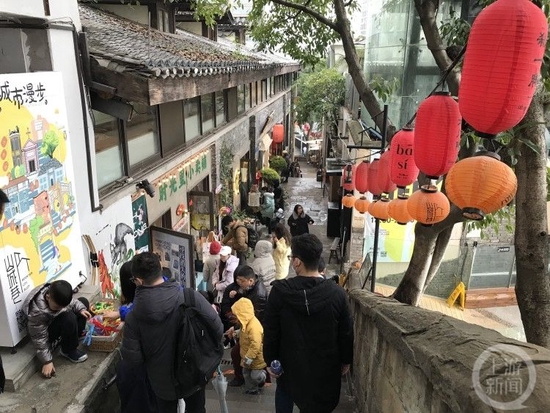 △元旦假期山城巷的人气也不低。