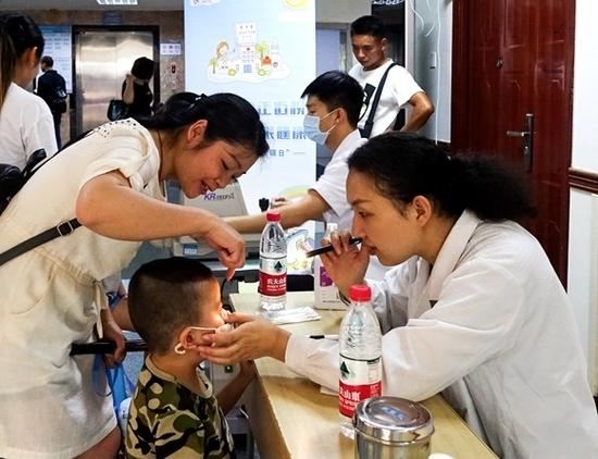 今天是全国第23个“爱眼日”。重医附属儿童医院供图 华龙网发