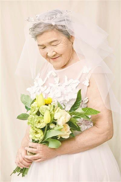 外婆笑得很美丽