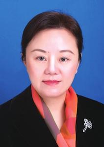 卢红。