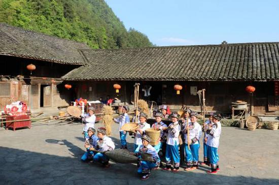 黔江入人口_黔江鸡杂图片(3)