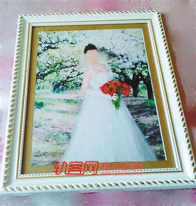 刘明和芳芳已经拍好了婚纱照